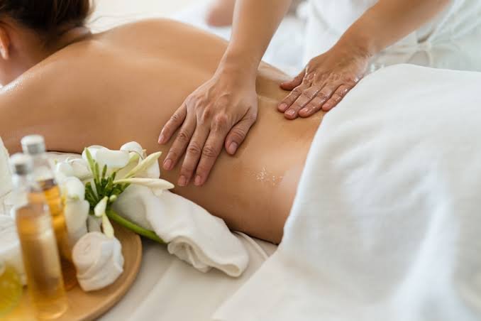 Aromatherapy massage at home for women in Thane